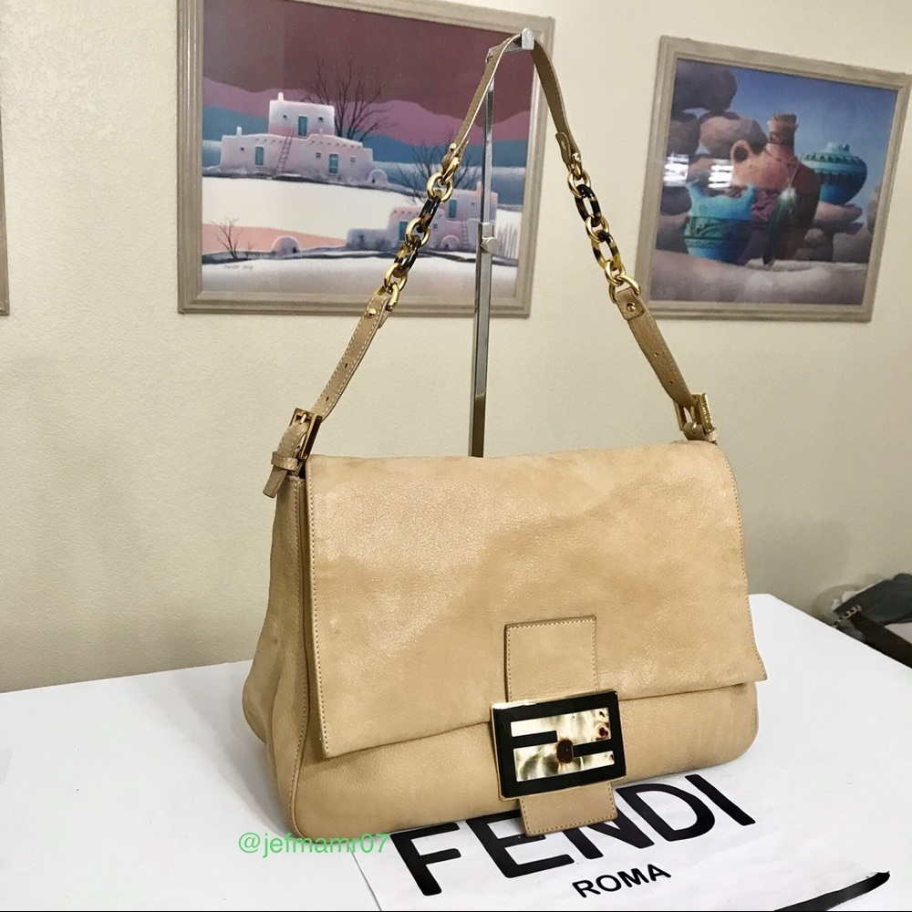โโ๐บFENDI Soft Leather Shoulder Bag ๐ผ - Picture 1 of 16